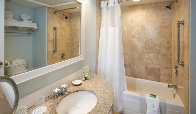 Tradewinds Grand Island - Tropical View Hotel Room Balcony Washroom